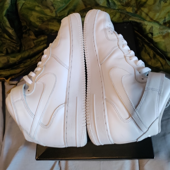COPY - Nike Air Force 1 '07 Mid White - Picture 2 of 7
